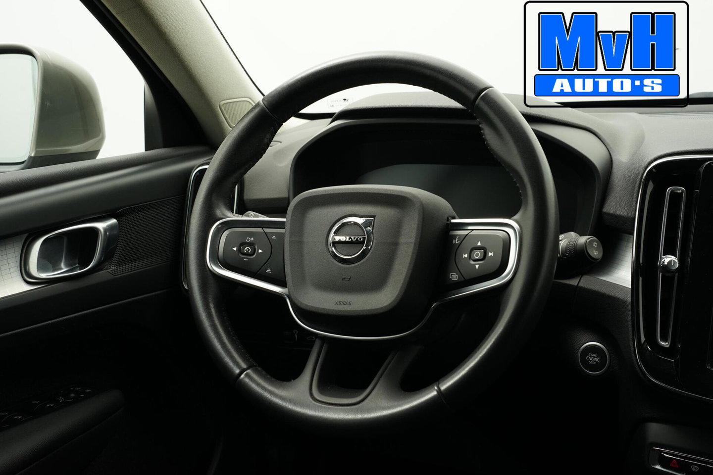 Volvo XC40 1.5 T4 Recharge Inscription Expression|TREKH|LED