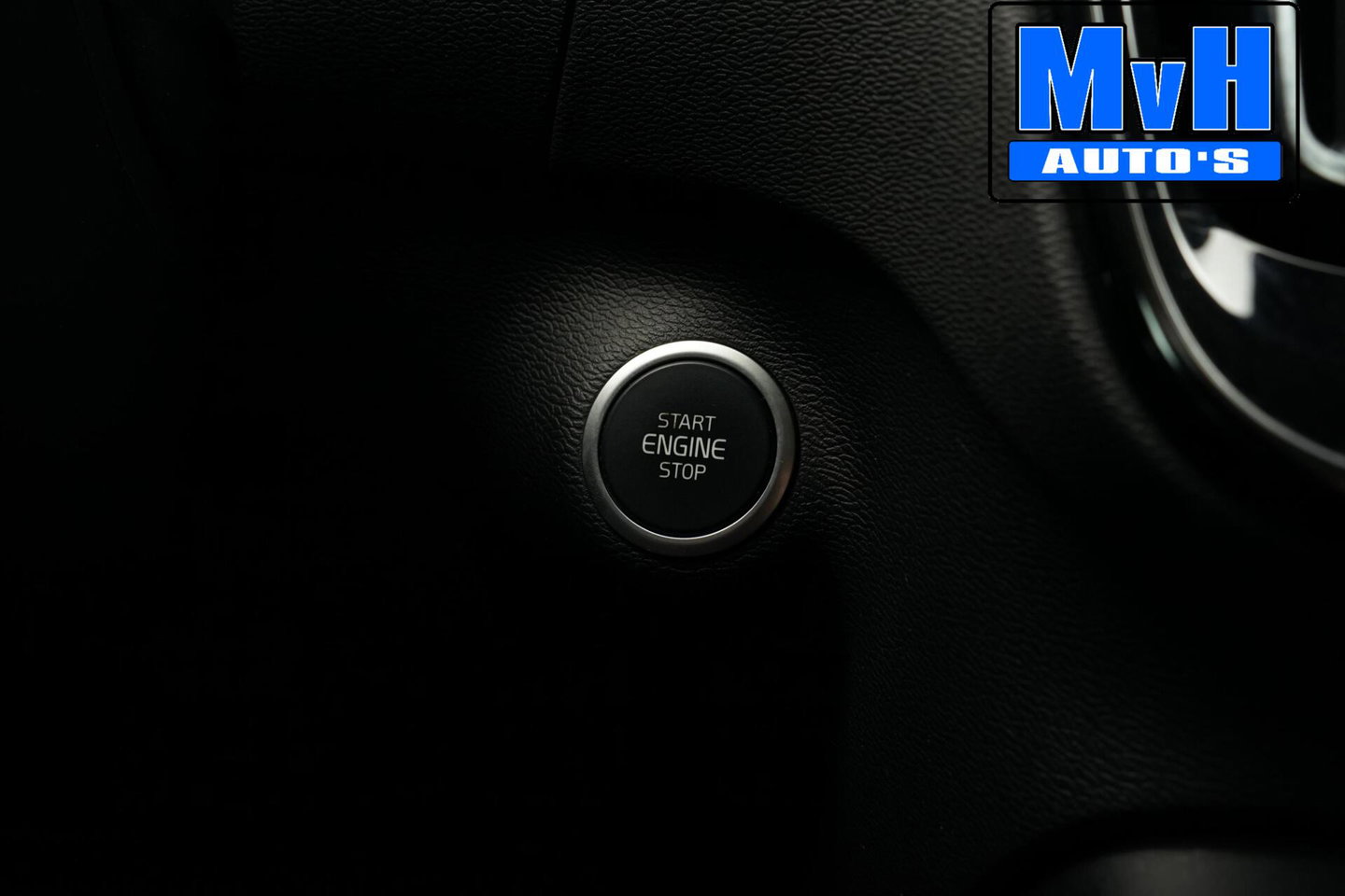 Volvo XC40 1.5 T4 Recharge Inscription Expression|TREKH|LED