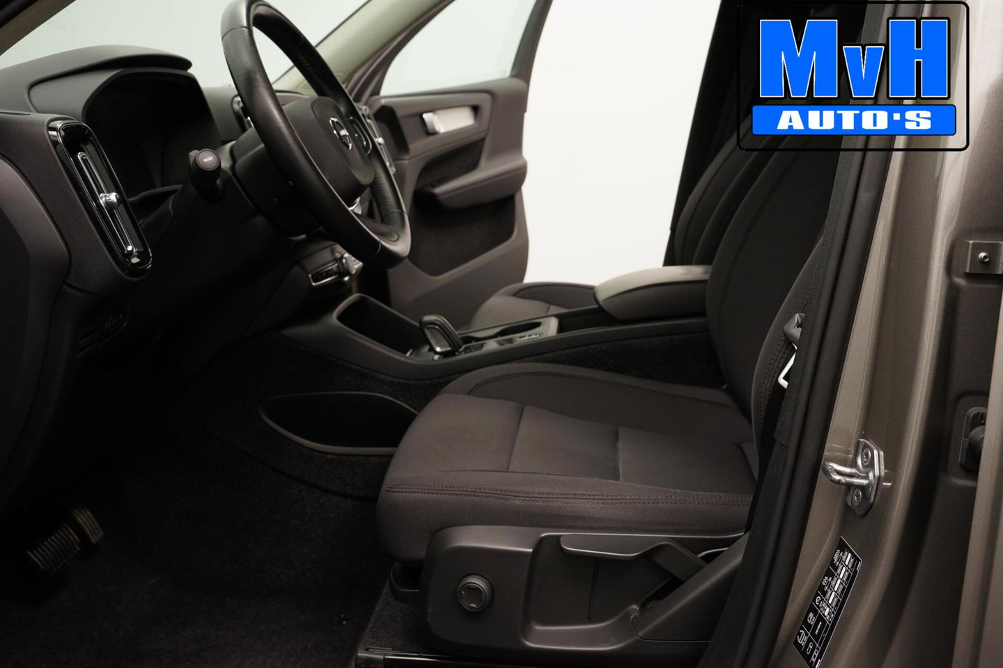 Volvo XC40 1.5 T4 Recharge Inscription Expression|TREKH|LED