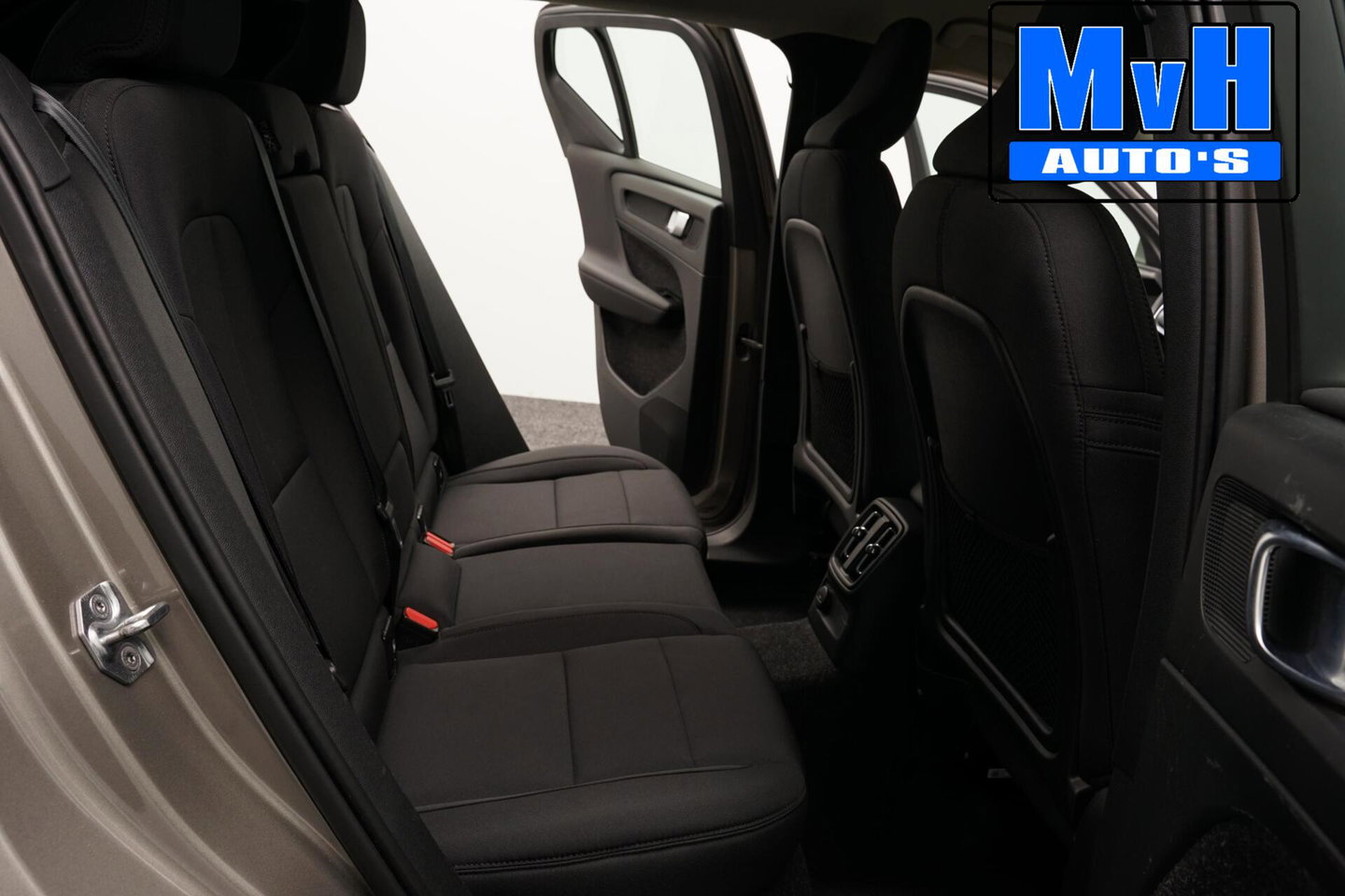 Volvo XC40 1.5 T4 Recharge Inscription Expression|TREKH|LED