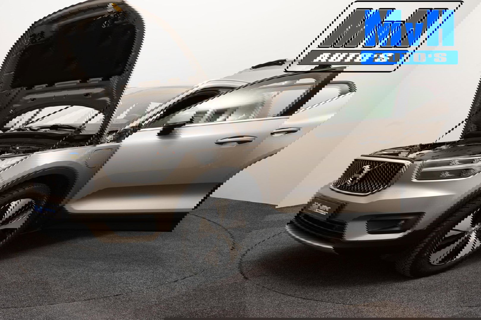 Volvo XC40 1.5 T4 Recharge Inscription Expression|TREKH|LED