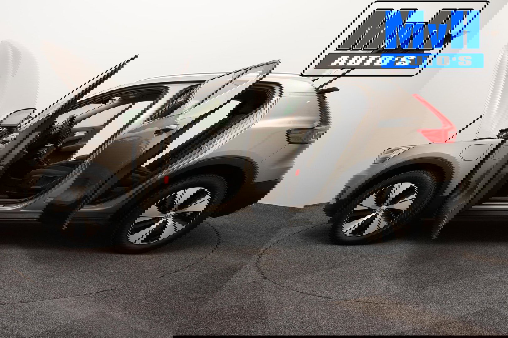 Volvo XC40 1.5 T4 Recharge Inscription Expression|TREKH|LED