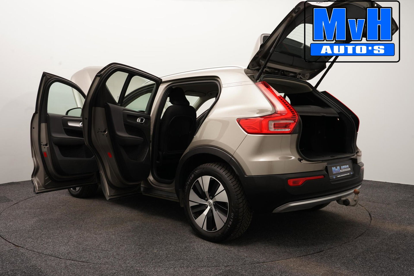 Volvo XC40 1.5 T4 Recharge Inscription Expression|TREKH|LED