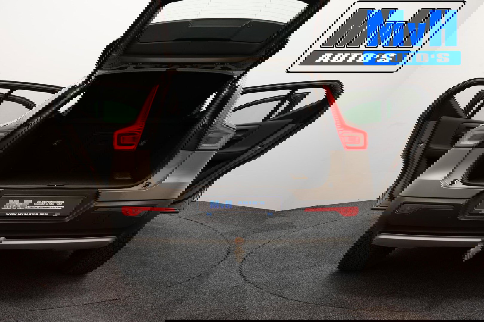 Volvo XC40 1.5 T4 Recharge Inscription Expression|TREKH|LED