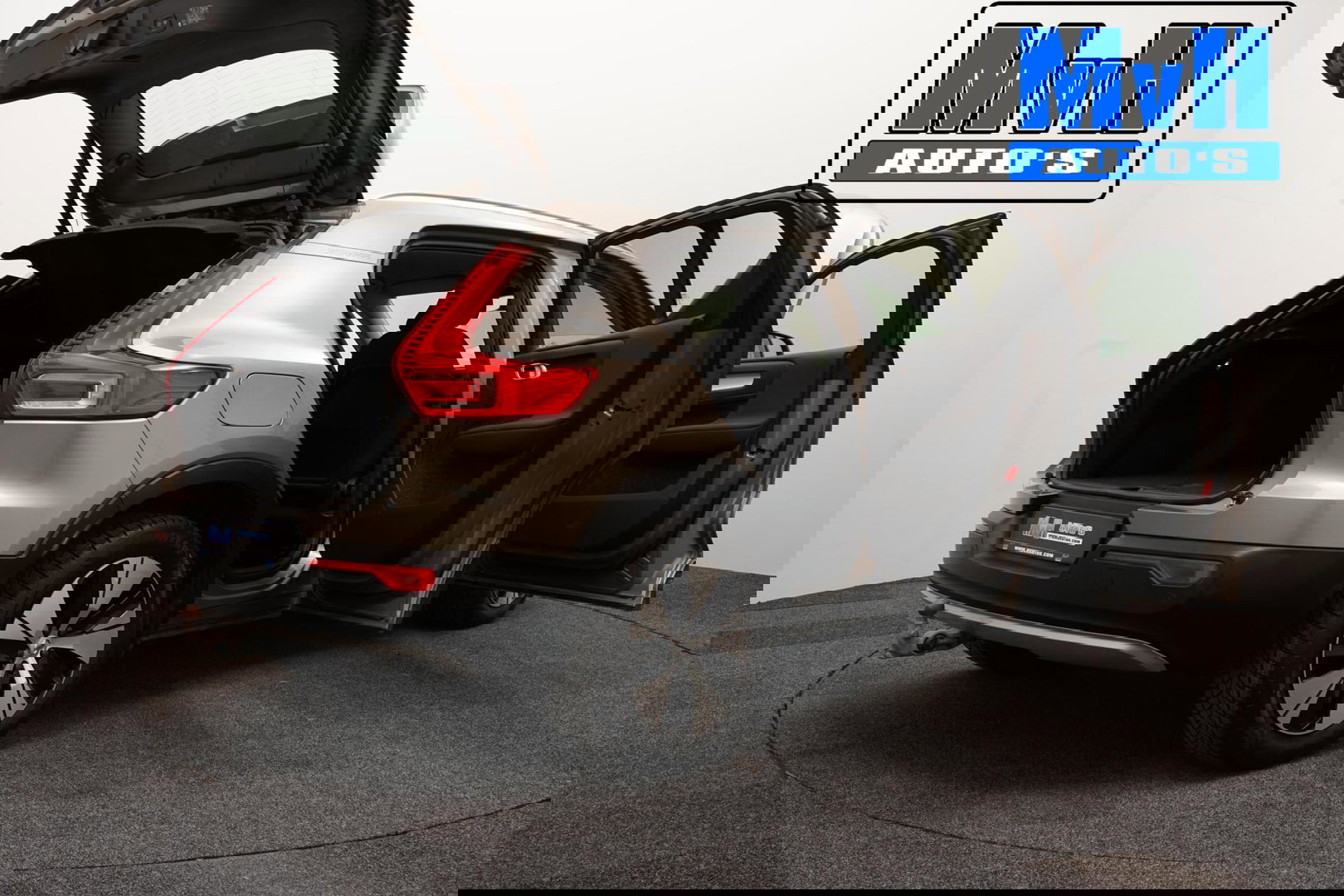 Volvo XC40 1.5 T4 Recharge Inscription Expression|TREKH|LED