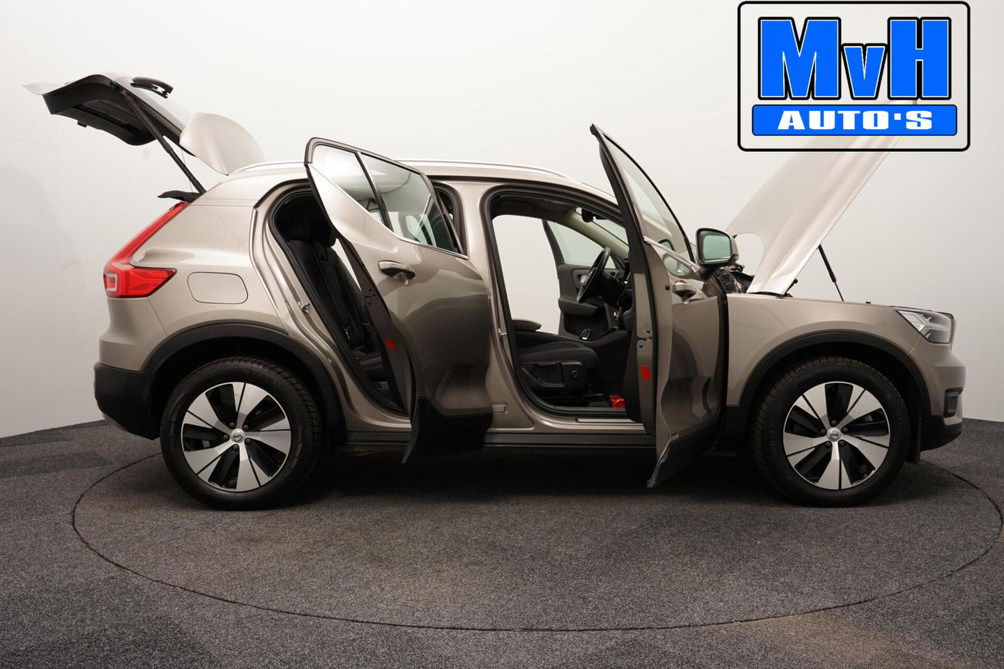 Volvo XC40 1.5 T4 Recharge Inscription Expression|TREKH|LED