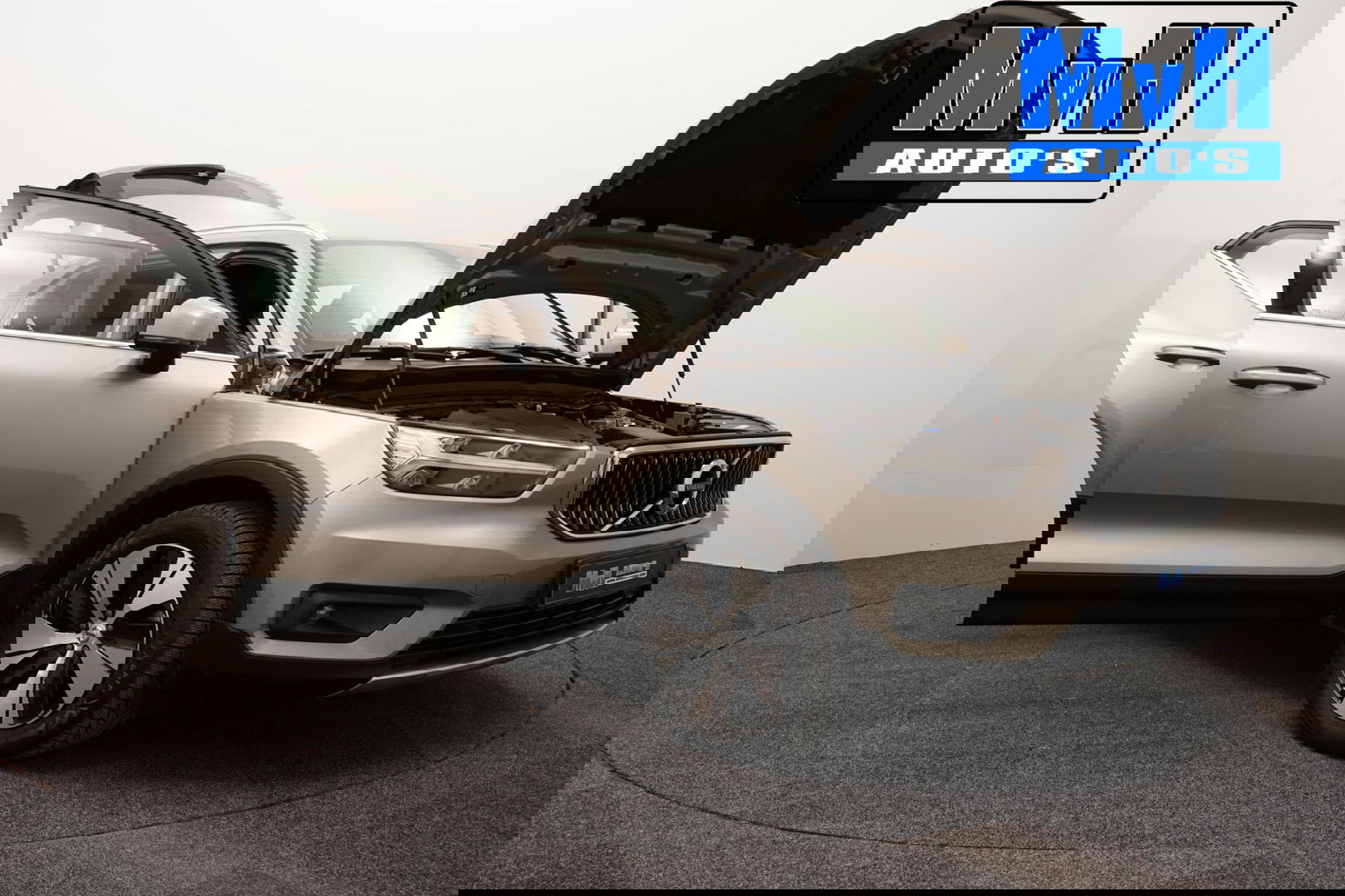 Volvo XC40 1.5 T4 Recharge Inscription Expression|TREKH|LED