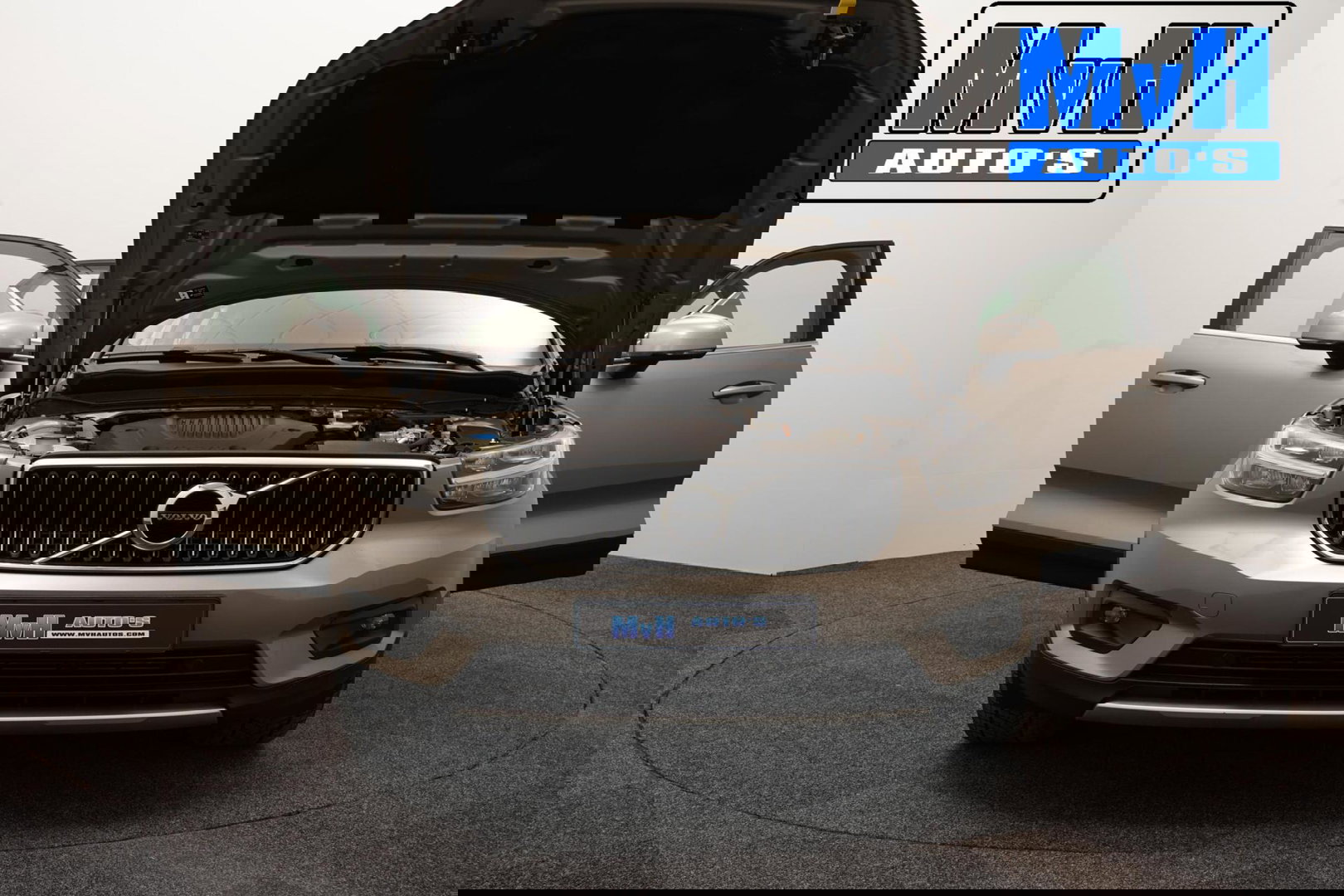 Volvo XC40 1.5 T4 Recharge Inscription Expression|TREKH|LED