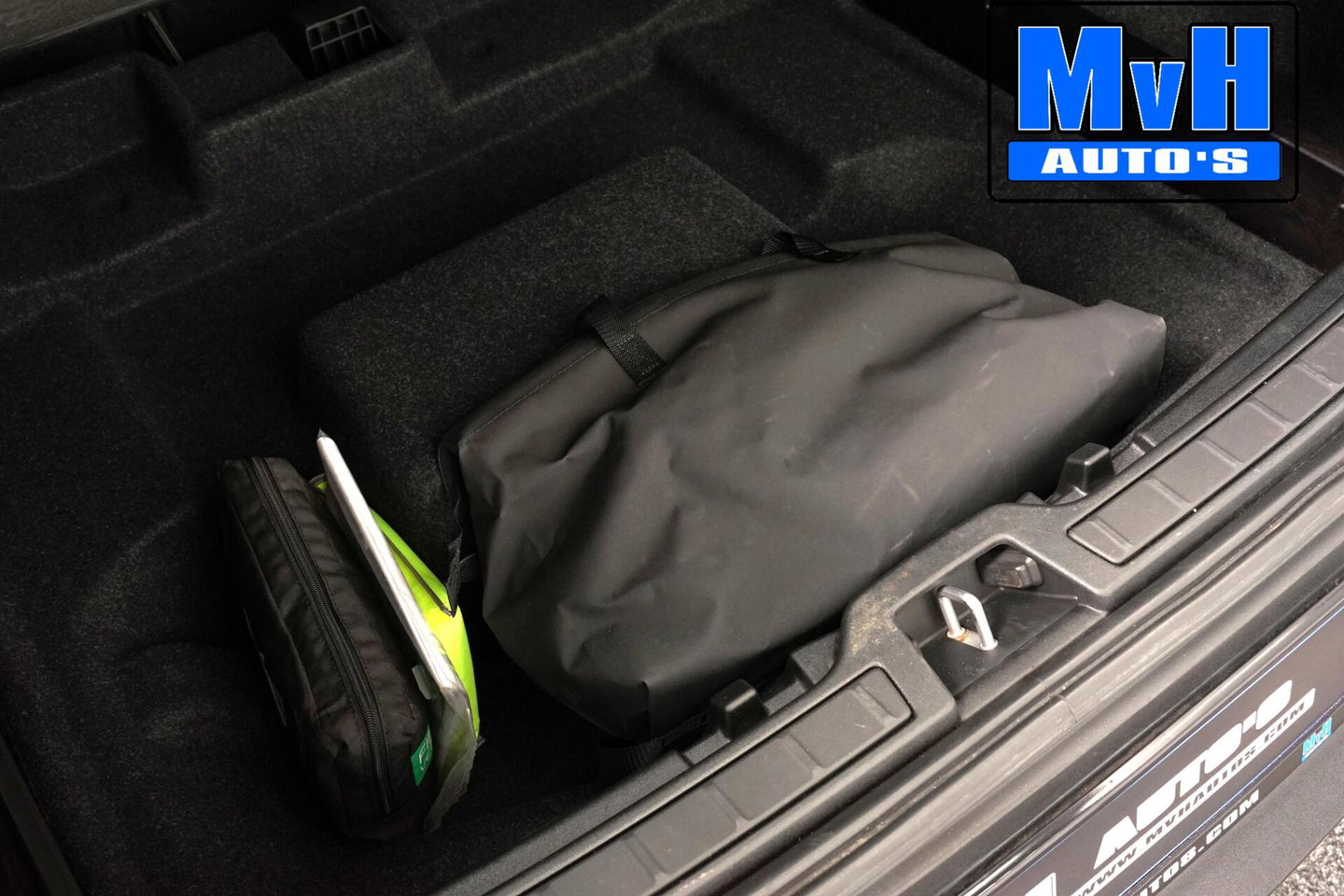 Volvo XC40 1.5 T4 Recharge Inscription Expression|TREKH|LED