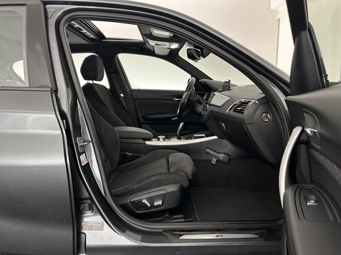 BMW 1-serie 118d Executive M-Sportpack Aut. *PANO | ADAPTIVE-CRUISE | FULL-LED | HEATED-SPORTSEATS | MEMORY-PACK | CAMERA | KEYLESS | DAB | NAVI-FULLMAP | PRIVACY-GLASS | ECC | PDC | CRUISE | 17''ALU*