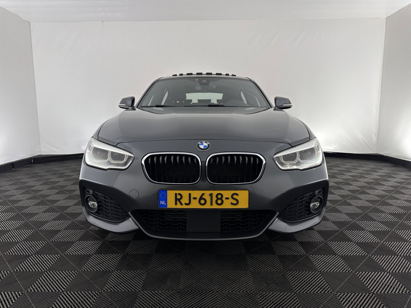 BMW 1-serie 118d Executive M-Sportpack Aut. *PANO | ADAPTIVE-CRUISE | FULL-LED | HEATED-SPORTSEATS | MEMORY-PACK | CAMERA | KEYLESS | DAB | NAVI-FULLMAP | PRIVACY-GLASS | ECC | PDC | CRUISE | 17''ALU*