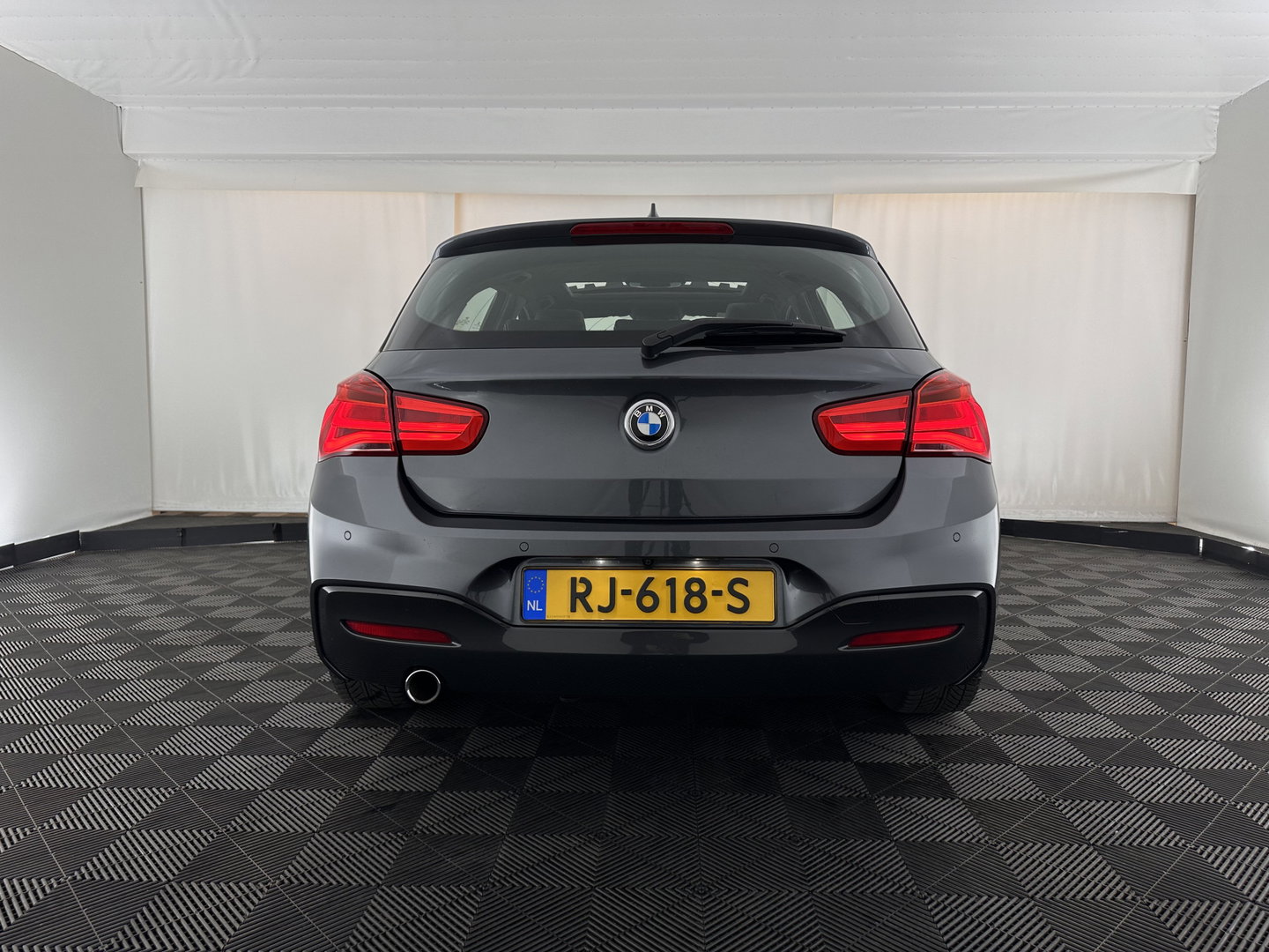 BMW 1-serie 118d Executive M-Sportpack Aut. *PANO | ADAPTIVE-CRUISE | FULL-LED | HEATED-SPORTSEATS | MEMORY-PACK | CAMERA | KEYLESS | DAB | NAVI-FULLMAP | PRIVACY-GLASS | ECC | PDC | CRUISE | 17''ALU*