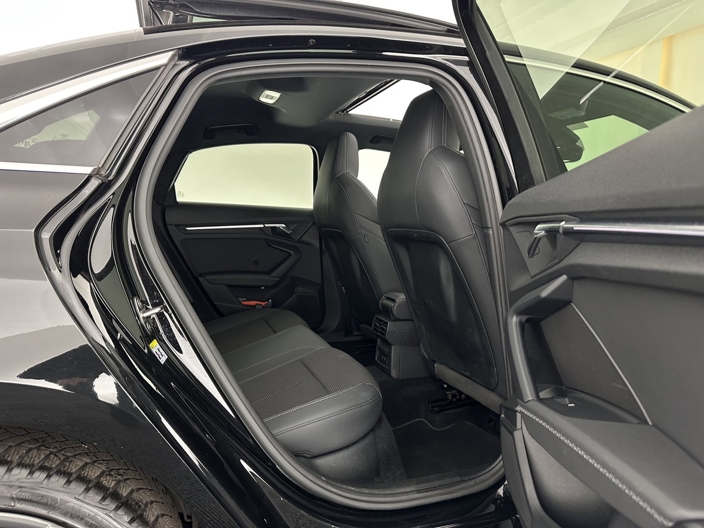 Audi A3 Limousine 30 TFSI S edition S-Line Aut. *PANO | LEATHER-FABRIC | FULL-LED | AMBIENTLIGHT | SPORTSEATS | DIGI-COCKPIT | NAVI-FULLMAP | PRIVACYGLASS | SHIFTPADDLES | DAB+ | CRUISE | PDC | 18"ALU*