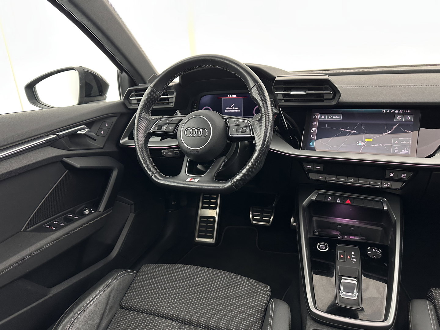 Audi A3 Limousine 30 TFSI S edition S-Line Aut. *PANO | LEATHER-FABRIC | FULL-LED | AMBIENTLIGHT | SPORTSEATS | DIGI-COCKPIT | NAVI-FULLMAP | PRIVACYGLASS | SHIFTPADDLES | DAB+ | CRUISE | PDC | 18"ALU*