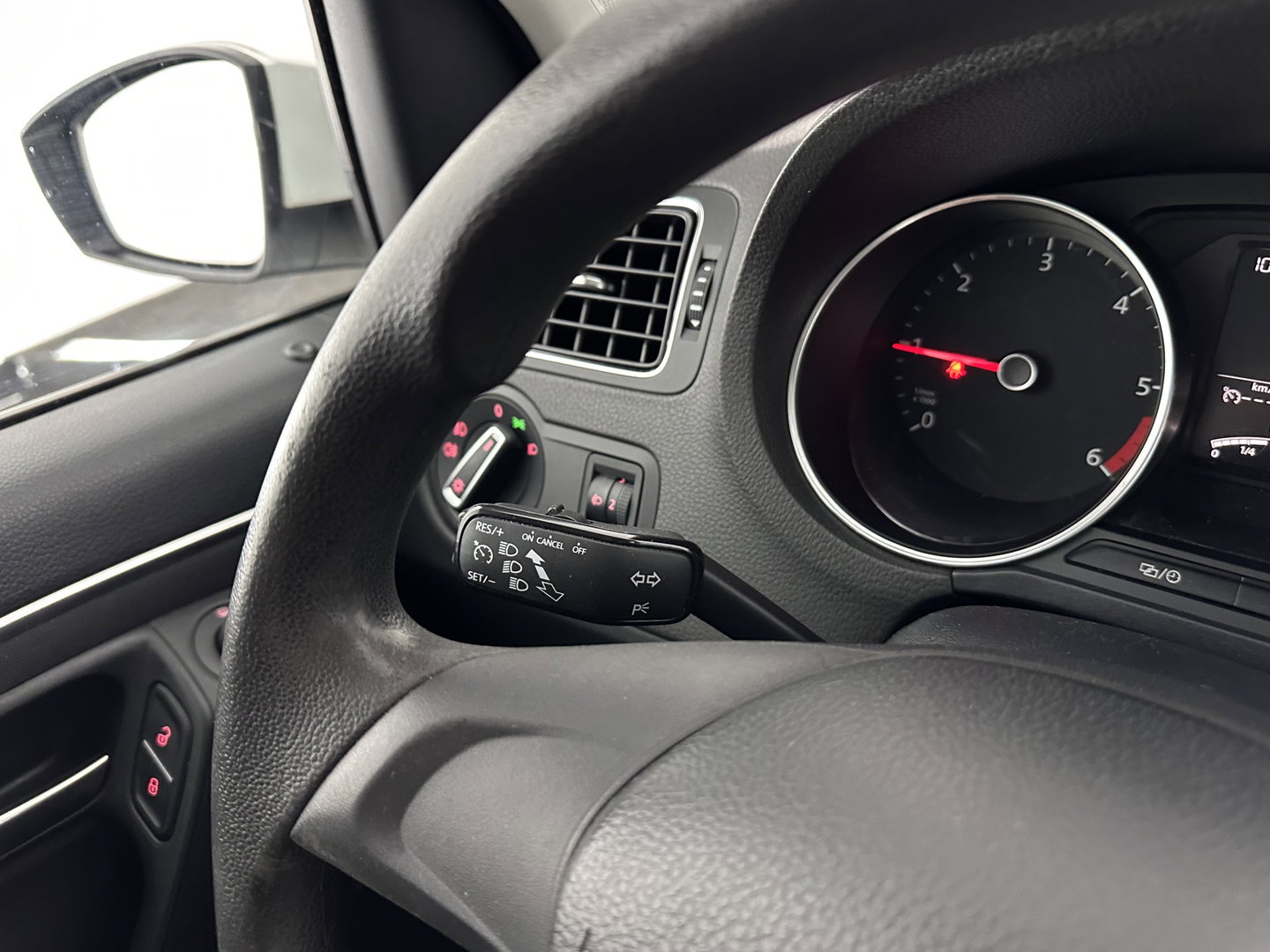 Volkswagen Polo 1.4 TDI Comfortline Aut. *AIRCO | CRUISE | PDC | COMFORTSEATS | 15''ALU*