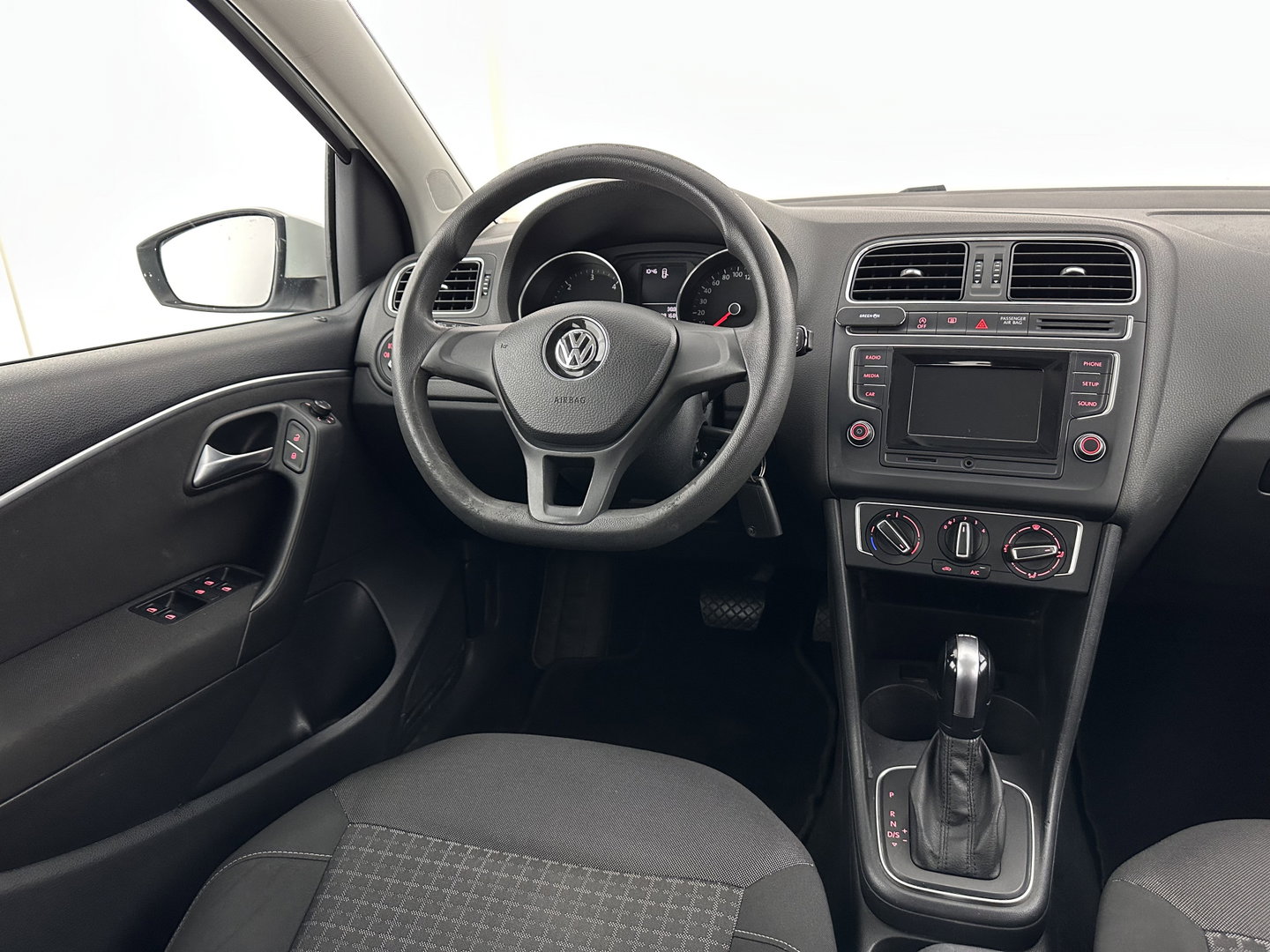 Volkswagen Polo 1.4 TDI Comfortline Aut. *AIRCO | CRUISE | PDC | COMFORTSEATS | 15''ALU*