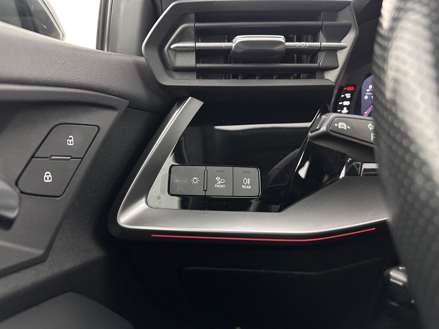 Audi A3 Limousine 30 TFSI S edition S-Line Aut. *PANO | LEATHER-FABRIC | FULL-LED | AMBIENTLIGHT | SPORTSEATS | DIGI-COCKPIT | NAVI-FULLMAP | PRIVACYGLASS | SHIFTPADDLES | DAB+ | CRUISE | PDC | 18"ALU*