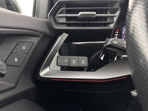 Audi A3 Limousine 30 TFSI S edition S-Line Aut. *PANO | LEATHER-FABRIC | FULL-LED | AMBIENTLIGHT | SPORTSEATS | DIGI-COCKPIT | NAVI-FULLMAP | PRIVACYGLASS | SHIFTPADDLES | DAB+ | CRUISE | PDC | 18"ALU*