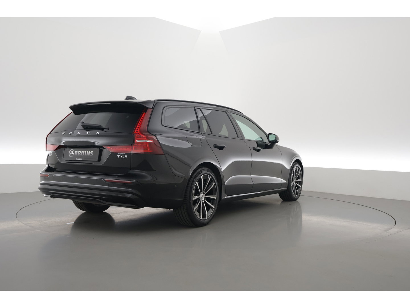 Volvo V60 2.0 T6 Plug-in hybrid AWD Plus Dark | 360 Cam | ACC | Blis | H&K Audio | Stoel 4 & Stuur verwarming | memory |