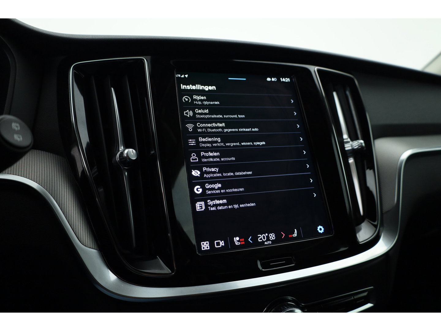 Volvo V60 2.0 T6 Plug-in hybrid AWD Plus Dark | 360 Cam | ACC | Blis | H&K Audio | Stoel 4 & Stuur verwarming | memory |