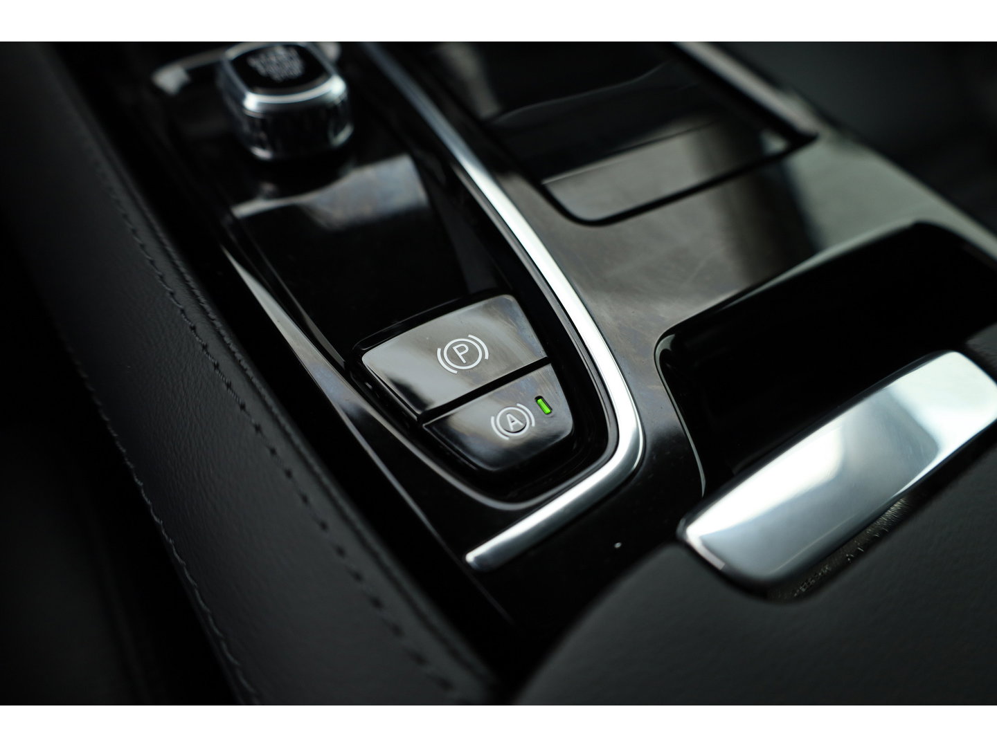 Volvo V60 2.0 T6 Plug-in hybrid AWD Plus Dark | 360 Cam | ACC | Blis | H&K Audio | Stoel 4 & Stuur verwarming | memory |