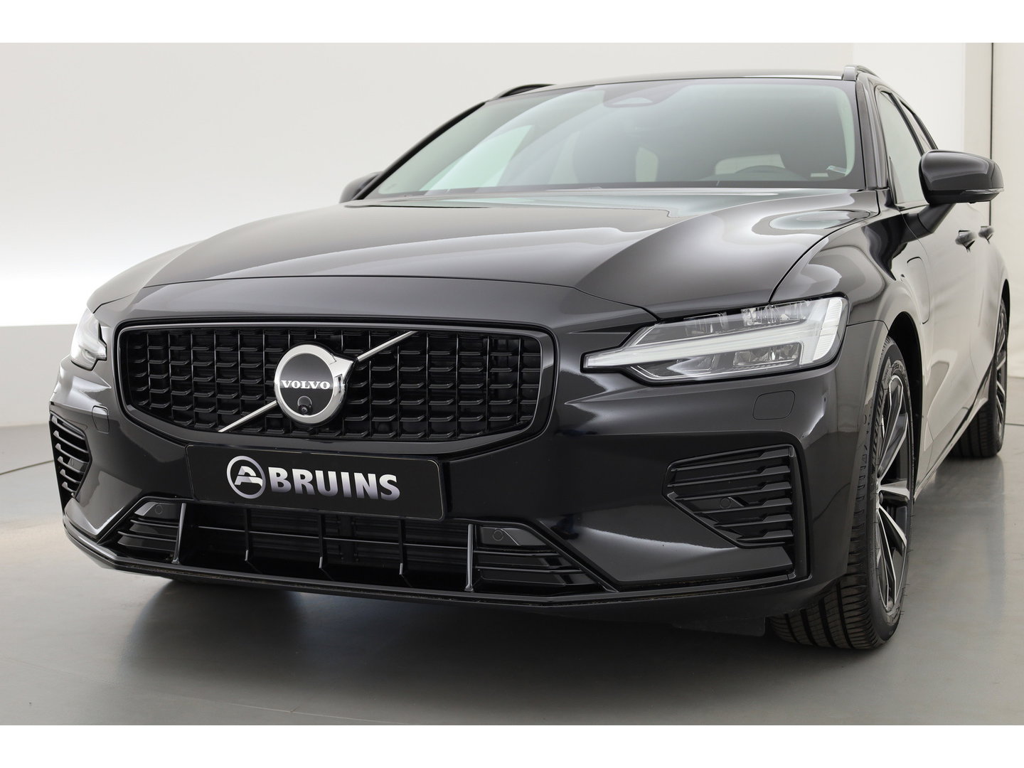 Volvo V60 2.0 T6 Plug-in hybrid AWD Plus Dark | 360 Cam | ACC | Blis | H&K Audio | Stoel 4 & Stuur verwarming | memory |