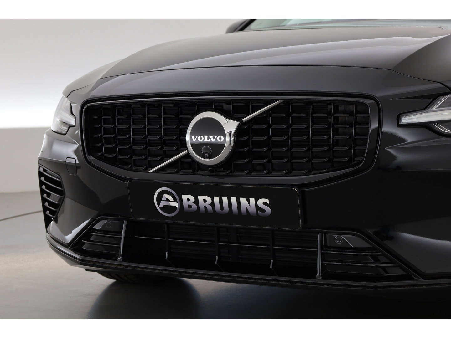Volvo V60 2.0 T6 Plug-in hybrid AWD Plus Dark | 360 Cam | ACC | Blis | H&K Audio | Stoel 4 & Stuur verwarming | memory |