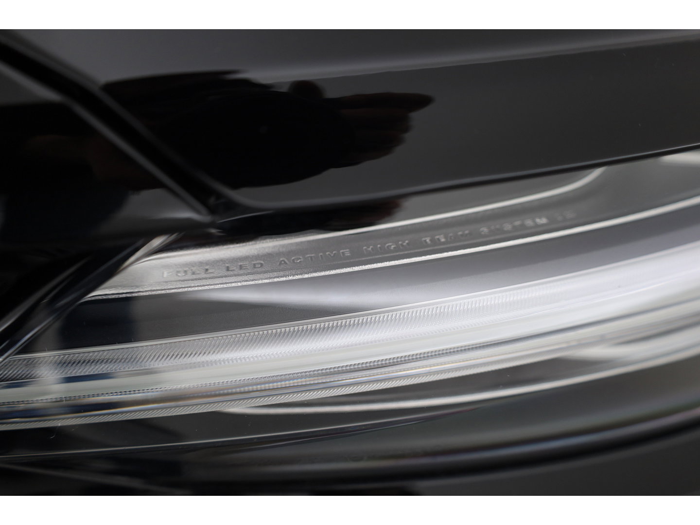 Volvo V60 2.0 T6 Plug-in hybrid AWD Plus Dark | 360 Cam | ACC | Blis | H&K Audio | Stoel 4 & Stuur verwarming | memory |