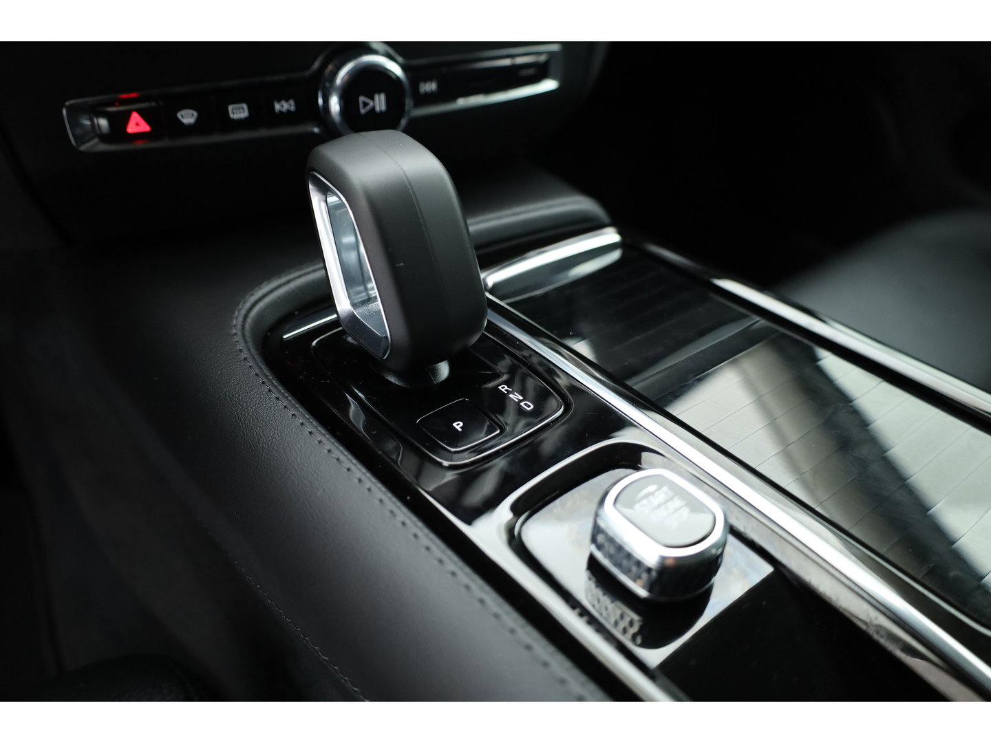 Volvo V60 2.0 T6 Plug-in hybrid AWD Plus Dark | 360 Cam | ACC | Blis | H&K Audio | Stoel 4 & Stuur verwarming | memory |