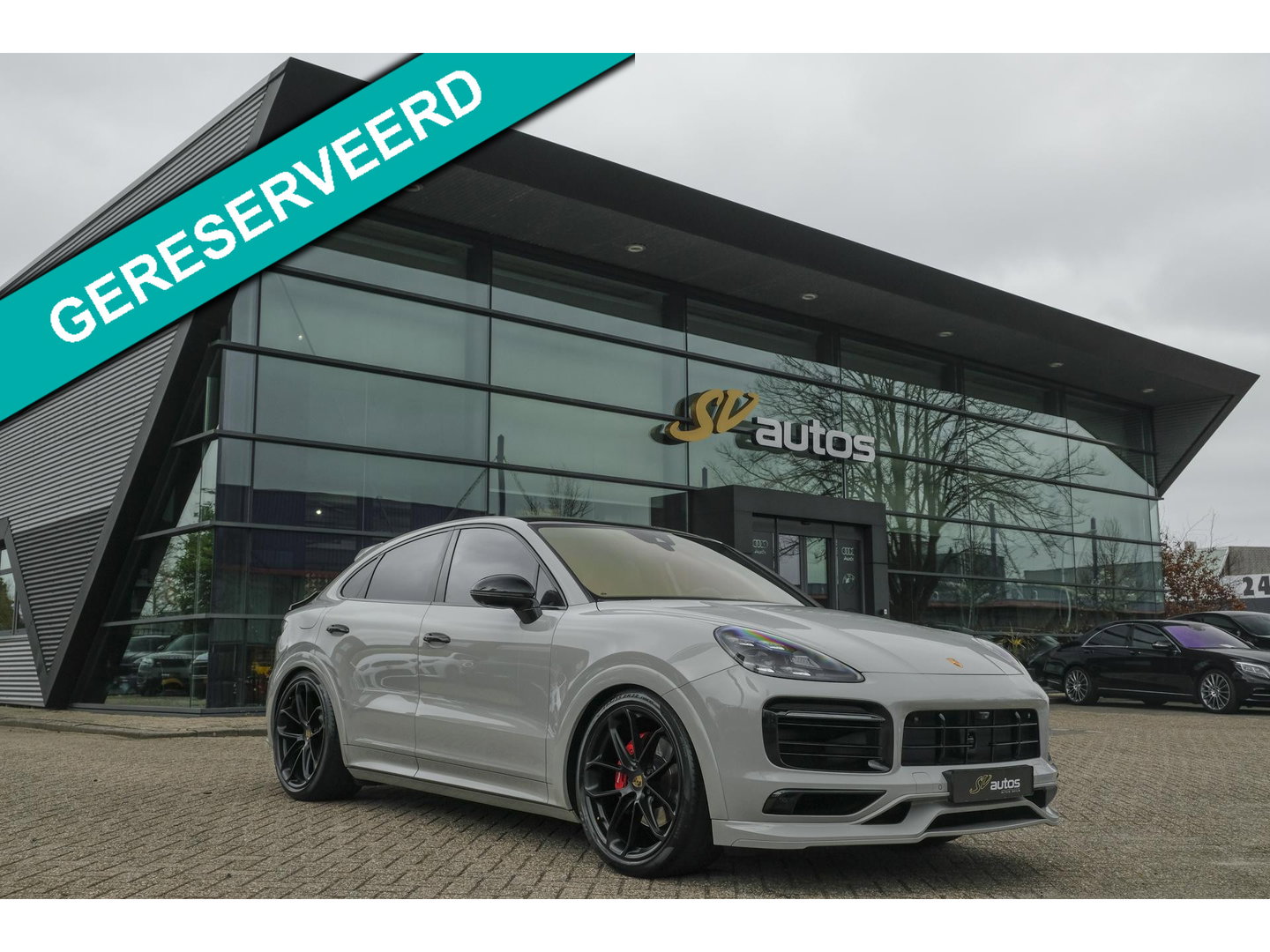 Porsche Cayenne Coupé 3.0 E-Hybrid 462PK Krijtgrijs SportDesign Burmester Luchtvering *SOH 92%* Lightweight Package Carbon Dak 4-wielsturing NLauto