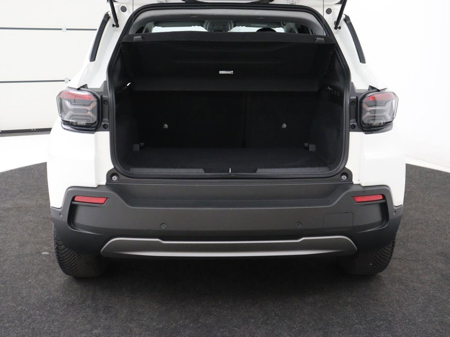 Jeep Avenger Longitude 54 kWh | SOH 93% | Warmtepomp | Carplay | Navigatie | Parkeerhulp | Full LED | Climate control | Cruise control