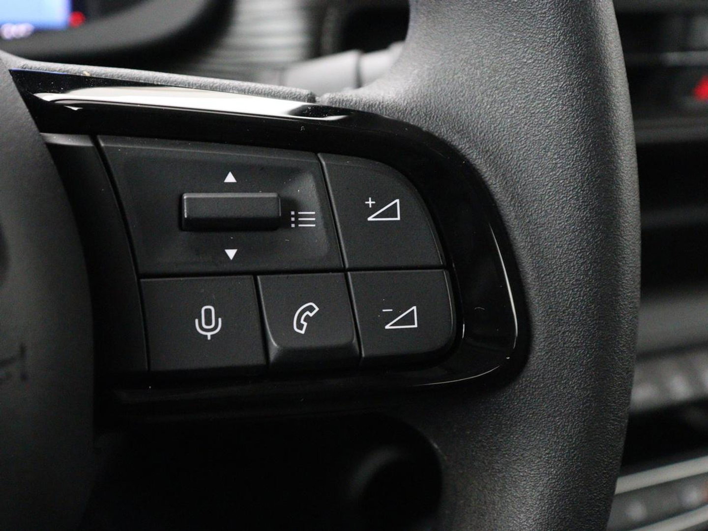 Jeep Avenger Longitude 54 kWh | SOH 93% | Warmtepomp | Carplay | Navigatie | Parkeerhulp | Full LED | Climate control | Cruise control