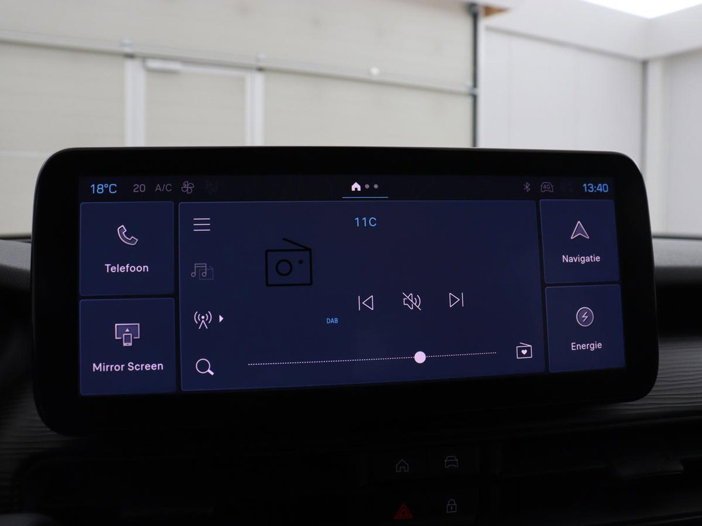 Jeep Avenger Longitude 54 kWh | SOH 93% | Warmtepomp | Carplay | Navigatie | Parkeerhulp | Full LED | Climate control | Cruise control