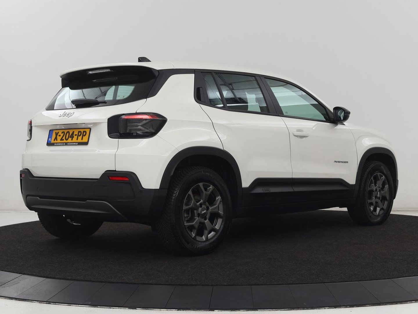 Jeep Avenger Longitude 54 kWh | SOH 93% | Warmtepomp | Carplay | Navigatie | Parkeerhulp | Full LED | Climate control | Cruise control