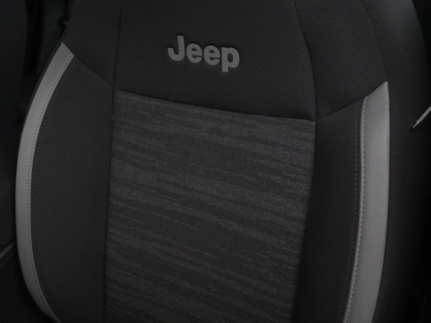 Jeep Avenger Longitude 54 kWh | SOH 93% | Warmtepomp | Carplay | Navigatie | Parkeerhulp | Full LED | Climate control | Cruise control