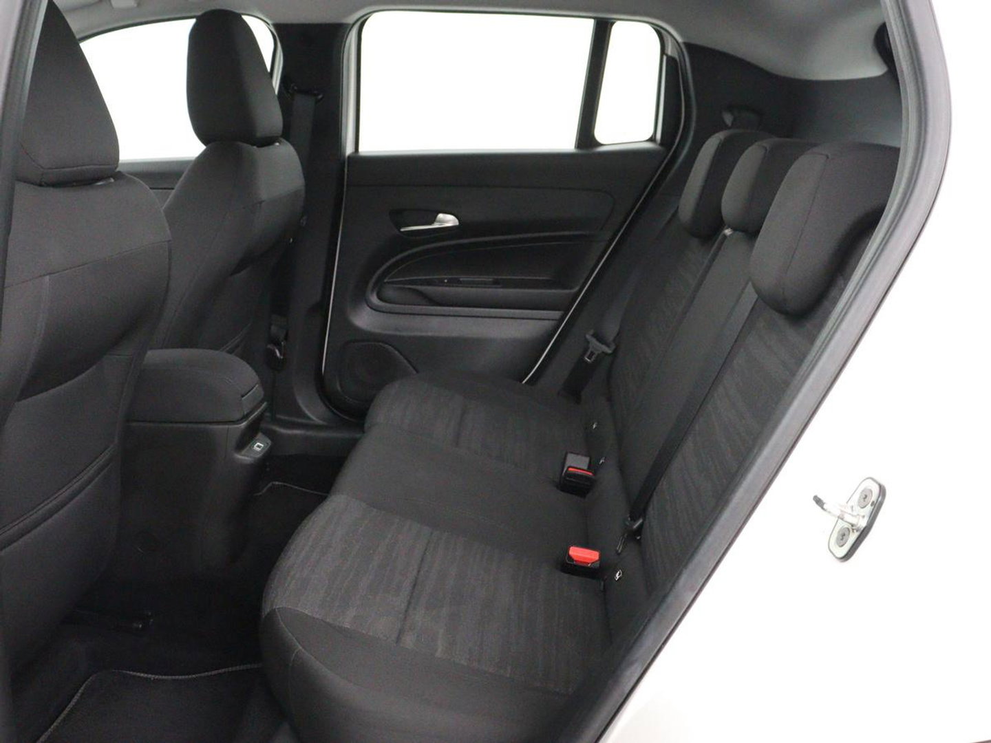 Jeep Avenger Longitude 54 kWh | SOH 93% | Warmtepomp | Carplay | Navigatie | Parkeerhulp | Full LED | Climate control | Cruise control