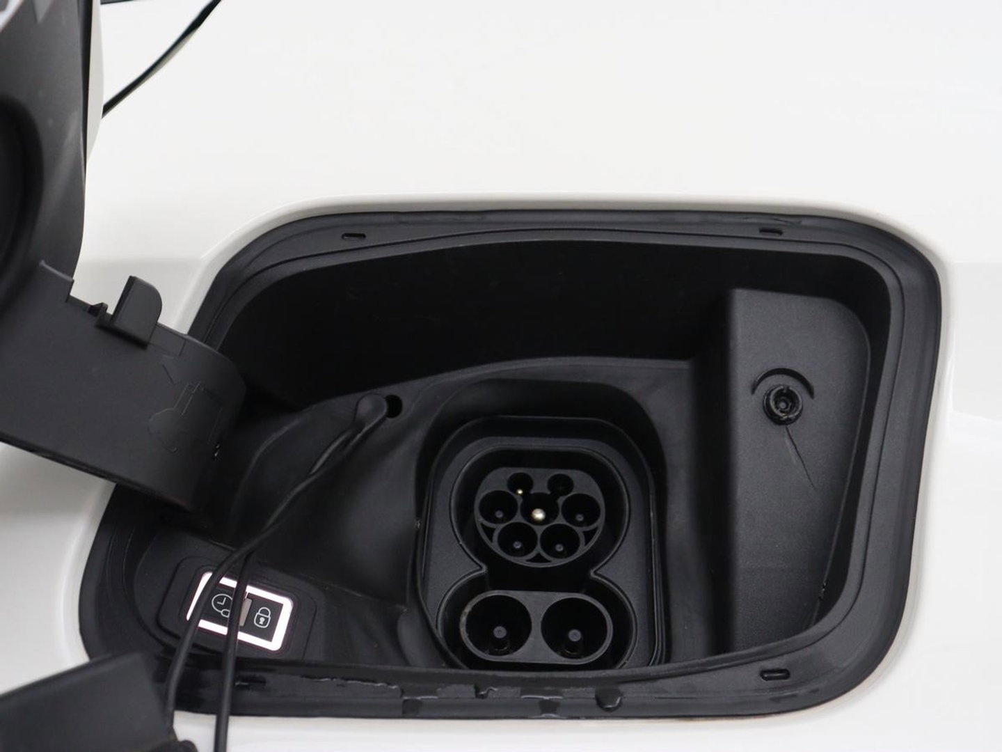 Jeep Avenger Longitude 54 kWh | SOH 93% | Warmtepomp | Carplay | Navigatie | Parkeerhulp | Full LED | Climate control | Cruise control