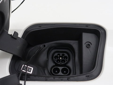 Jeep Avenger Longitude 54 kWh | SOH 93% | Warmtepomp | Carplay | Navigatie | Parkeerhulp | Full LED | Climate control | Cruise control