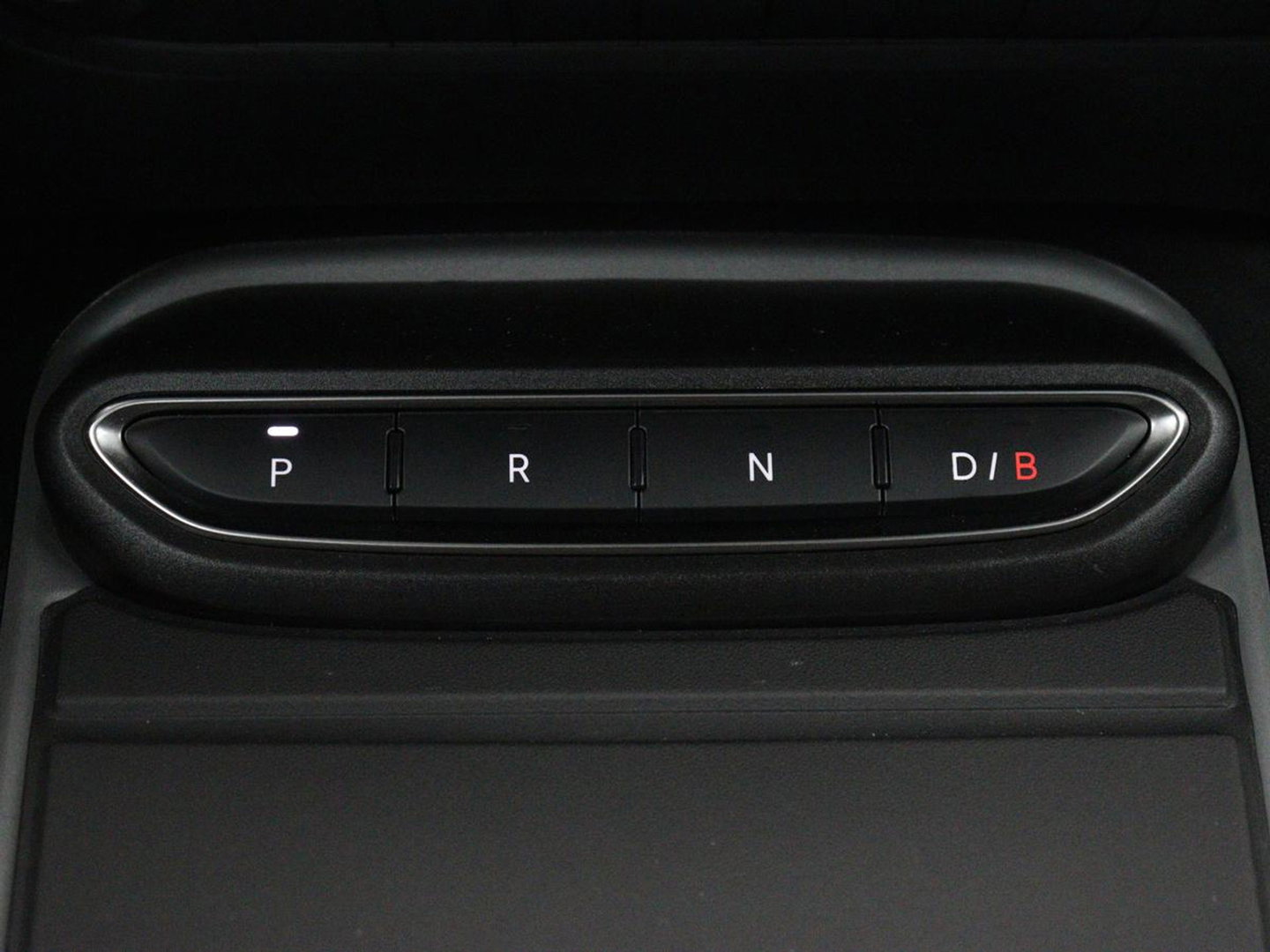 Jeep Avenger Longitude 54 kWh | SOH 93% | Warmtepomp | Carplay | Navigatie | Parkeerhulp | Full LED | Climate control | Cruise control