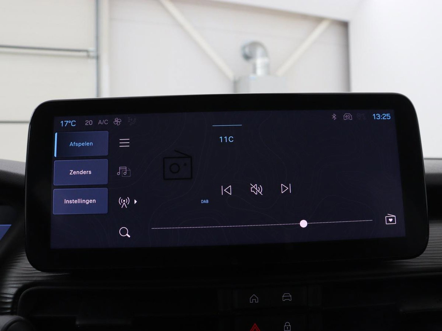 Jeep Avenger Longitude 54 kWh | SOH 93% | Warmtepomp | Carplay | Navigatie | Parkeerhulp | Full LED | Climate control | Cruise control