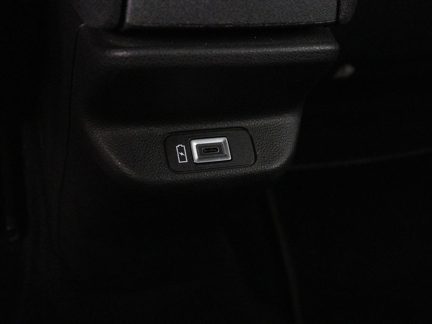 Jeep Avenger Longitude 54 kWh | SOH 93% | Warmtepomp | Carplay | Navigatie | Parkeerhulp | Full LED | Climate control | Cruise control