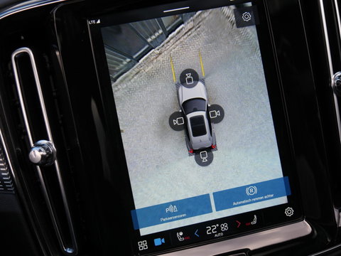 Volvo XC40 RECHARGE PRO/ PANORAMADAK/ 360°CAMERA/ TREKHAAK/ ELEKT. STOELEN/ H&K AUDIO