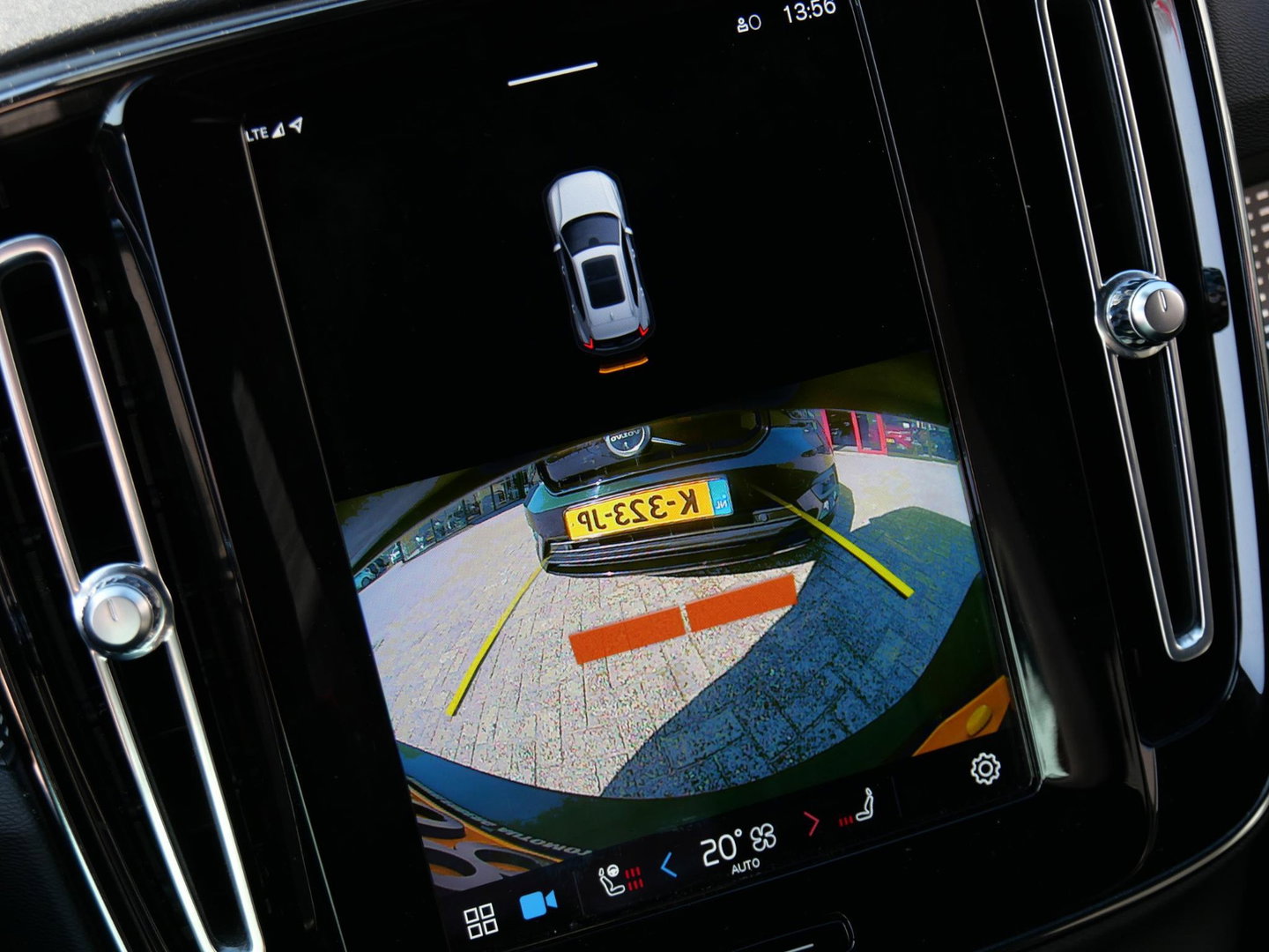 Volvo XC40 RECHARGE PRO/ PANORAMADAK/ 360°CAMERA/ TREKHAAK/ ELEKT. STOELEN/ H&K AUDIO