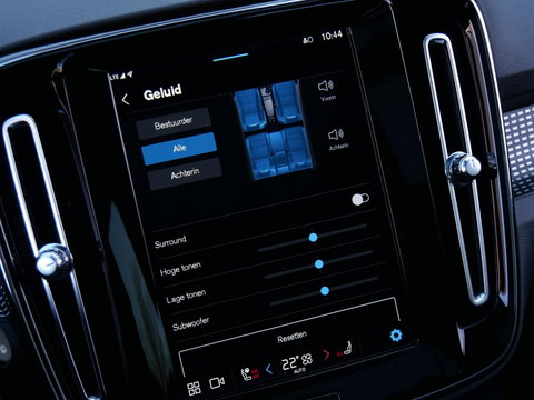 Volvo XC40 RECHARGE PRO/ PANORAMADAK/ 360°CAMERA/ TREKHAAK/ ELEKT. STOELEN/ H&K AUDIO