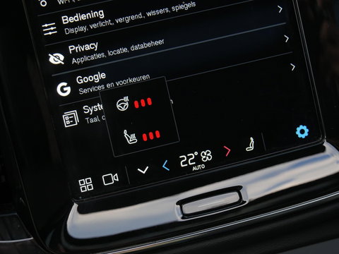 Volvo XC40 RECHARGE PRO/ PANORAMADAK/ 360°CAMERA/ TREKHAAK/ ELEKT. STOELEN/ H&K AUDIO