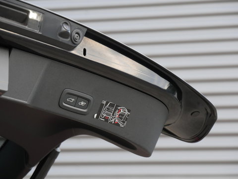 Volvo XC40 RECHARGE PRO/ PANORAMADAK/ 360°CAMERA/ TREKHAAK/ ELEKT. STOELEN/ H&K AUDIO