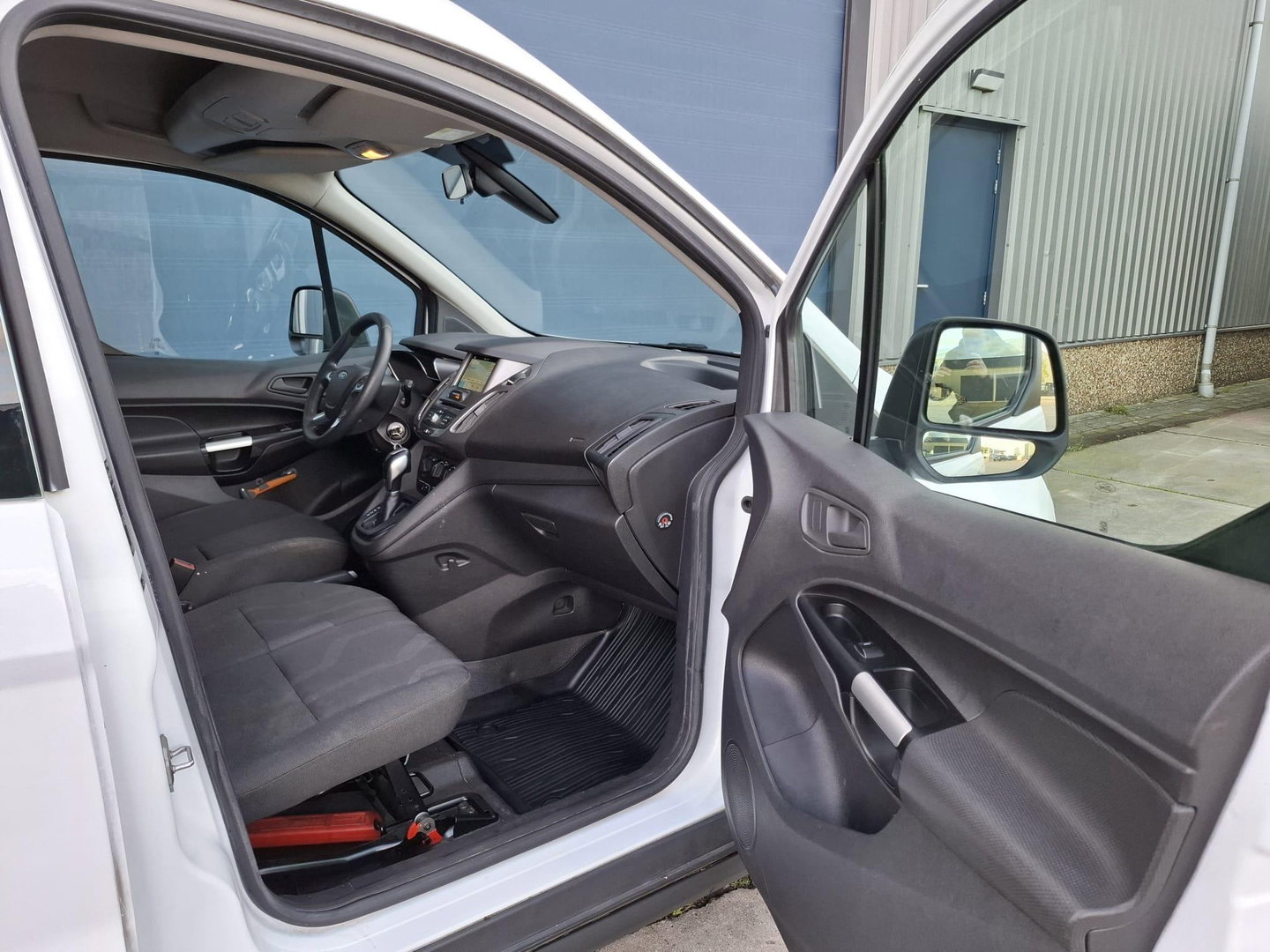 Ford Transit Connect 1.5 TDCI L2 Trend AIRCO / CRUISE CONTROLE / CAMERA / AUTOMAAT / EURO 6