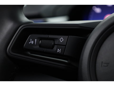 Porsche Macan 4 100 kWh | Sport Chrono | Pano | Adapt. Cruise | Memory Seats | Camera | Apple CarPlay