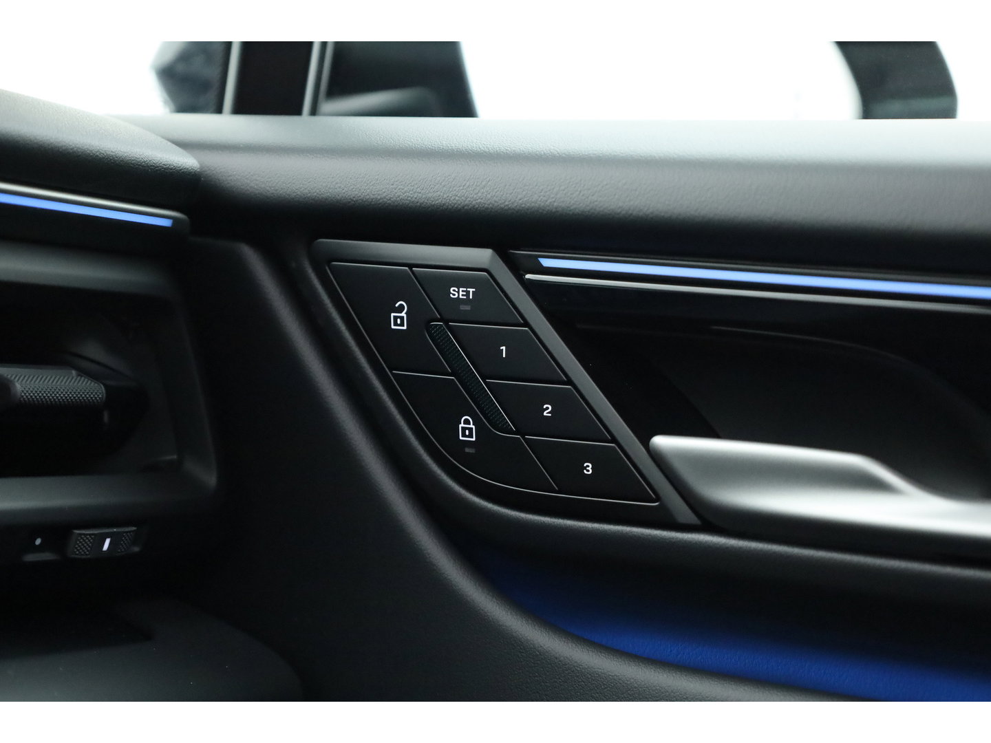 Porsche Macan 4 100 kWh | Sport Chrono | Pano | Adapt. Cruise | Memory Seats | Camera | Apple CarPlay