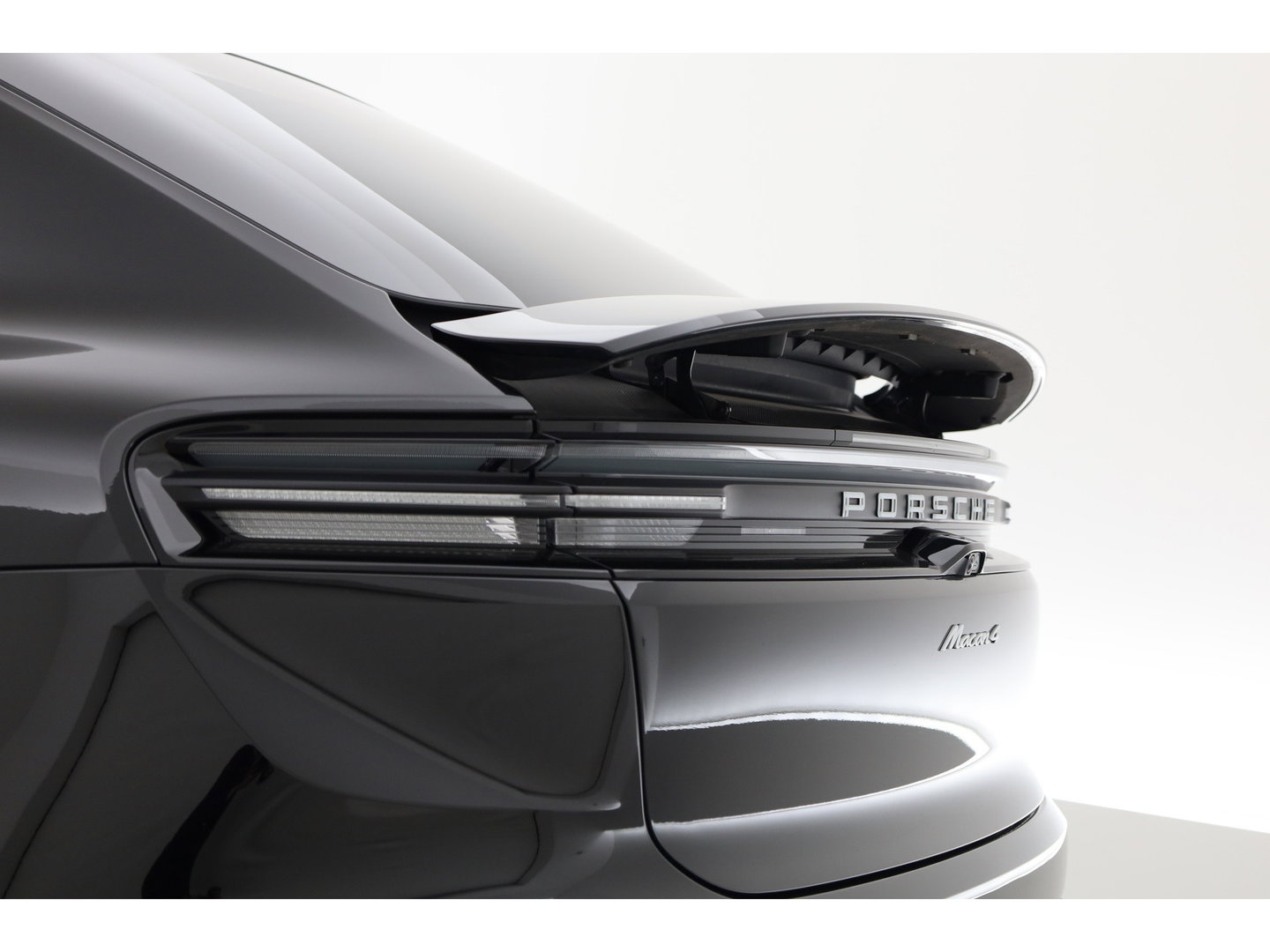 Porsche Macan 4 100 kWh | Sport Chrono | Pano | Adapt. Cruise | Memory Seats | Camera | Apple CarPlay